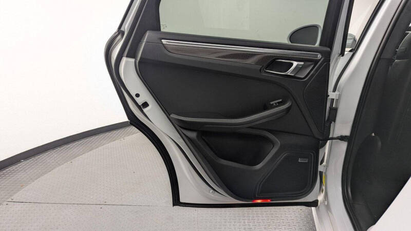 2016 Porsche Macan Turbo