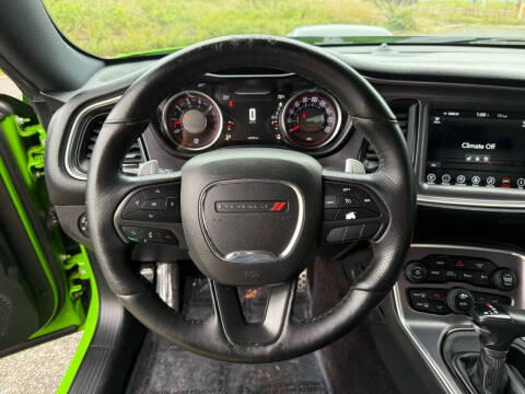 2017 Dodge Challenger 392 HEMI Scat Pack Shaker