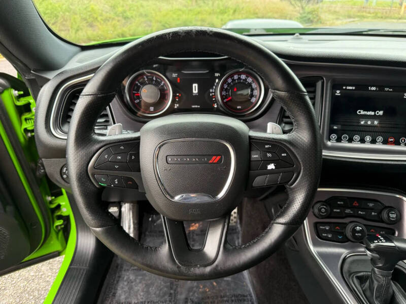 2017 Dodge Challenger 392 HEMI Scat Pack Shaker