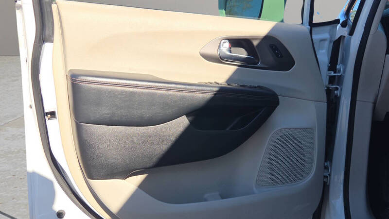 2020 Chrysler Pacifica Touring L Plus