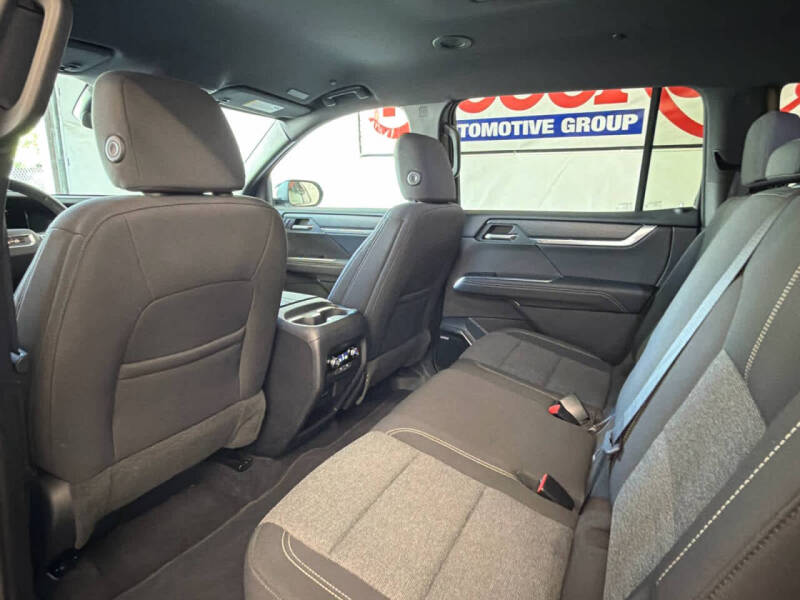 2025 GMC Acadia Elevation