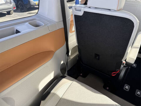 2025 Volkswagen ID. Buzz Pro S Plus 4Motion