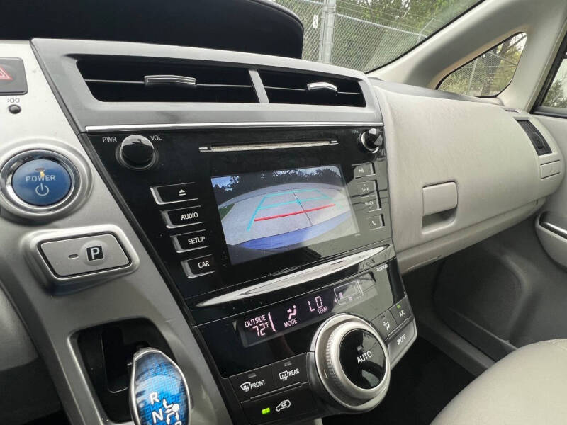 2015 Toyota Prius v Five