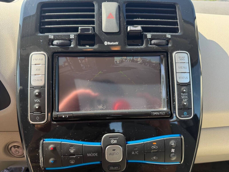 2011 Nissan LEAF SL