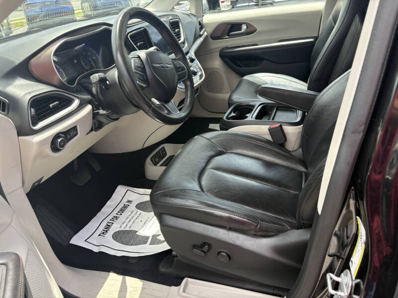 2017 Chrysler Pacifica Touring-L