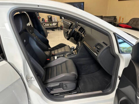 2017 Volkswagen Golf R 4Motion