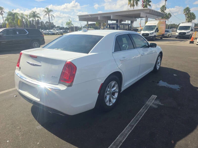 2018 Chrysler 300