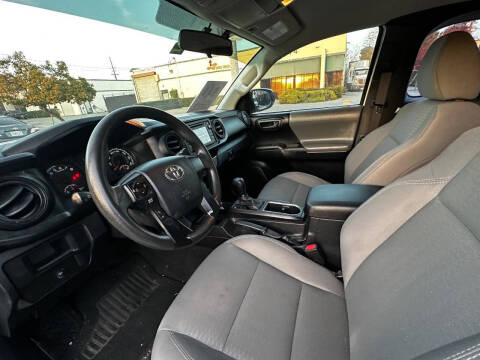 2017 Toyota Tacoma SR