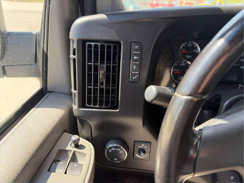 2023 GMC Savana 2500