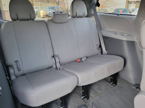 2015 Toyota Sienna XLE 8-Passenger