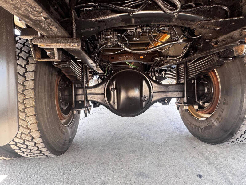 2017 Freightliner M2 106