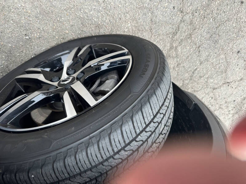 2023 Volvo XC40 B5 Plus Bright Theme