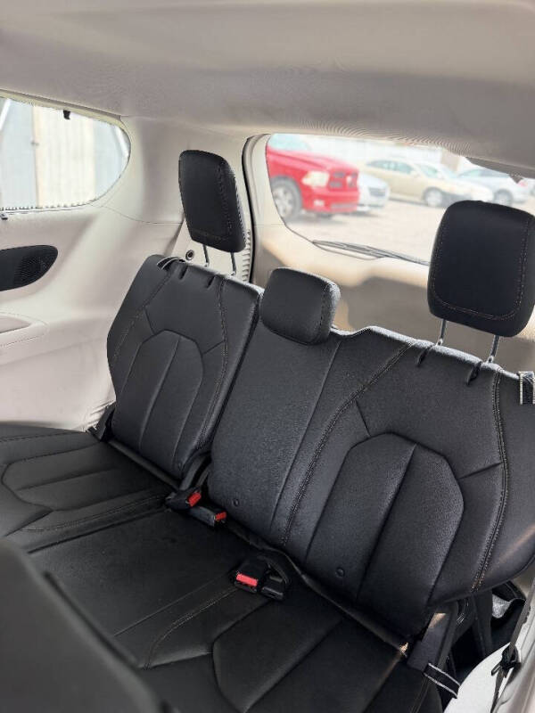 2017 Chrysler Pacifica Touring-L Plus