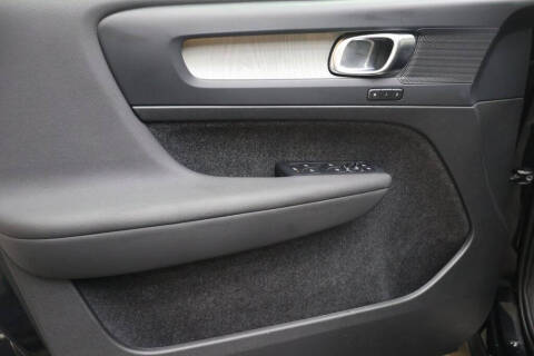 2025 Volvo XC40 B5 Plus Dark Theme