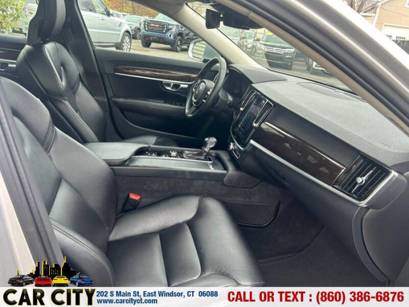 2017 Volvo S90 T6 Momentum