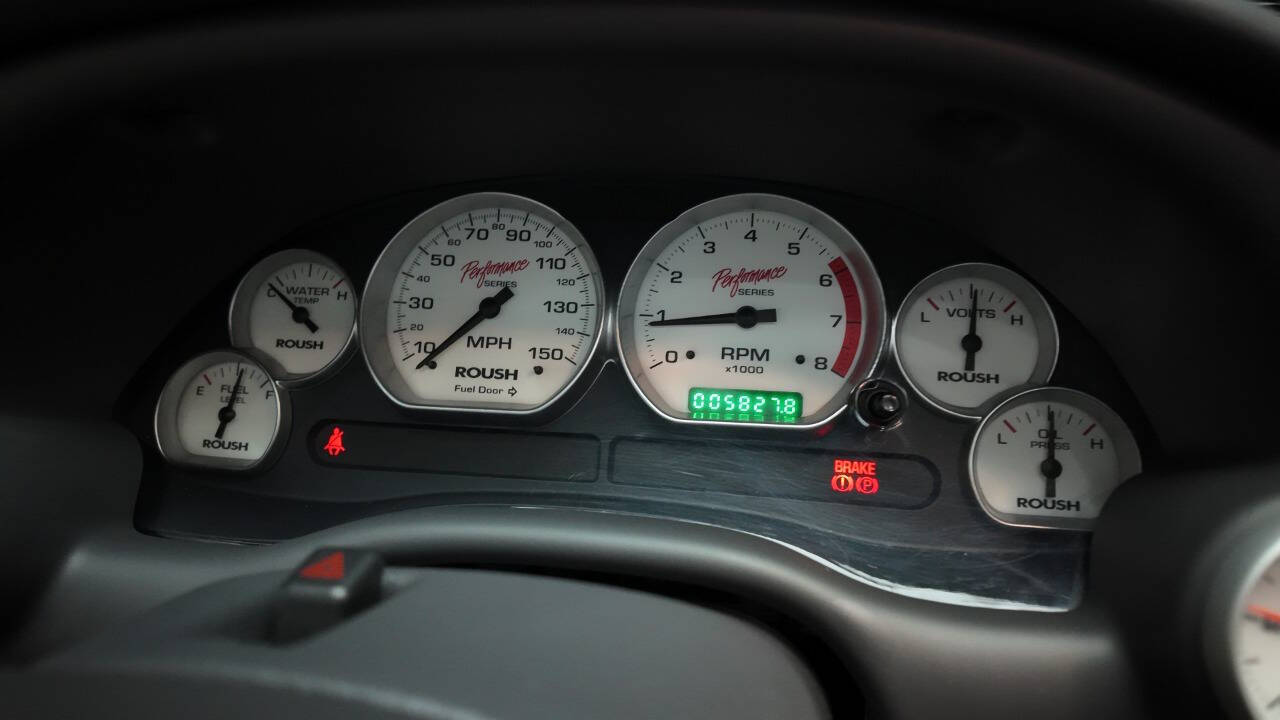 2004 Ford Mustang 40