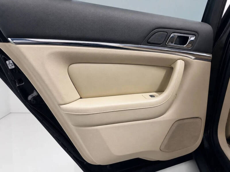 2011 Lincoln MKS