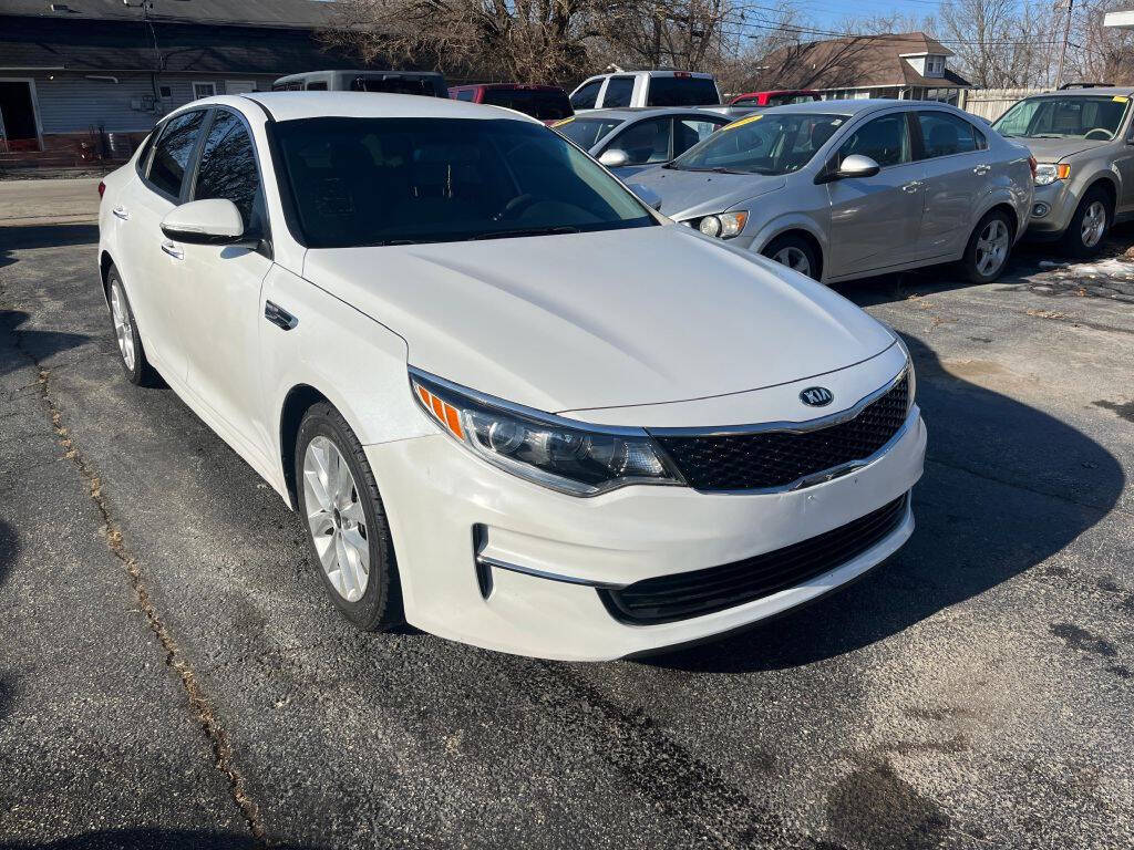 2017 Kia Optima LX's photo