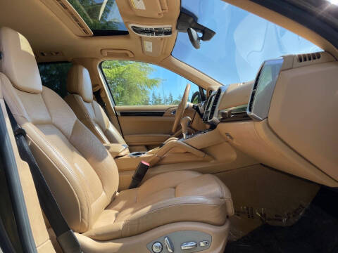 2014 Porsche Cayenne Platinum