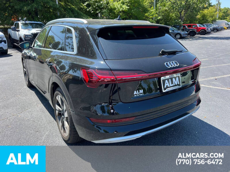 2022 Audi e-tron quattro Premium Plus