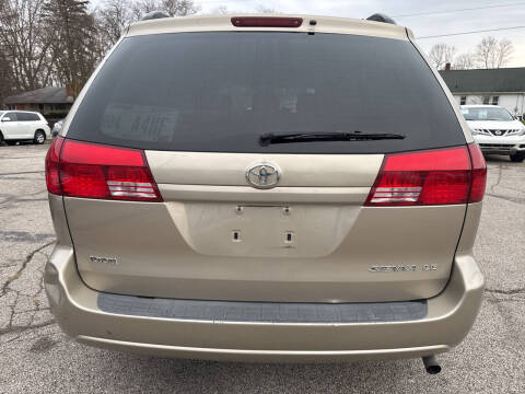 2005 Toyota Sienna LE 8 Passenger