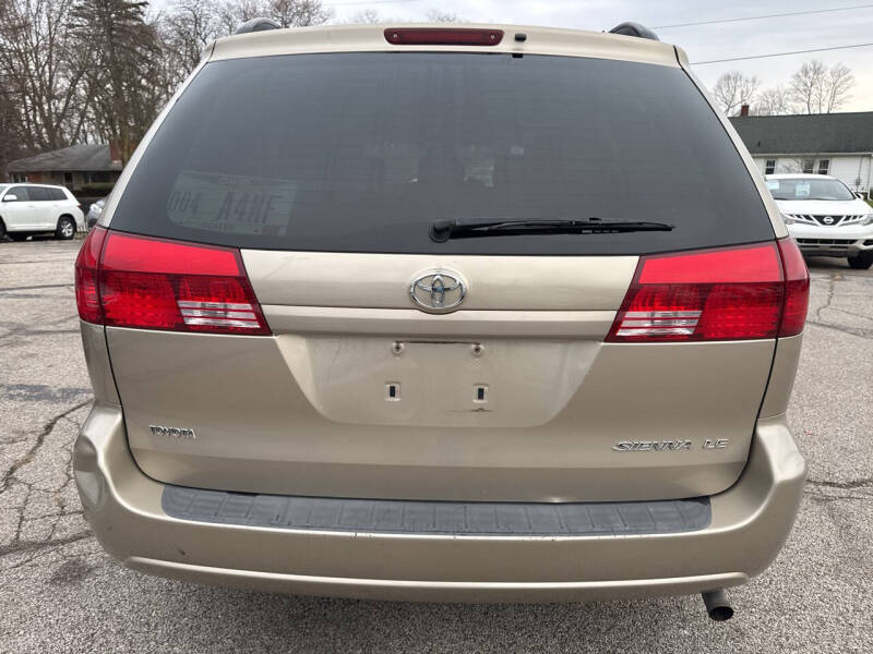 2005 Toyota Sienna LE 8 Passenger