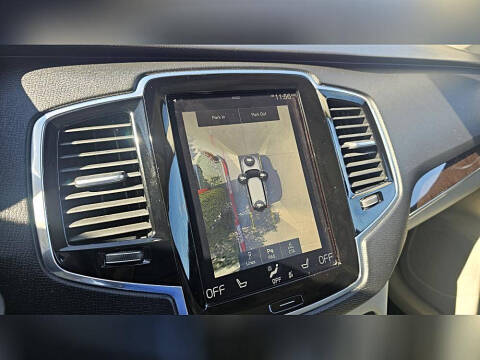 2017 Volvo XC90 T6 Momentum