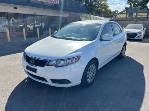 2013 Kia Forte for sale at KINNICK AUTO CREDIT LLC in Kansas City MO