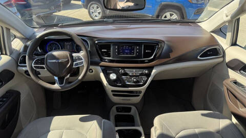 2017 Chrysler Pacifica LX