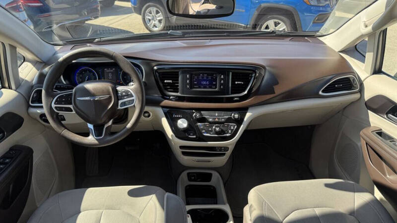 2017 Chrysler Pacifica LX
