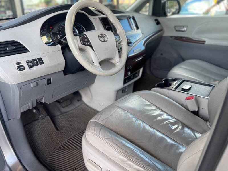 2011 Toyota Sienna XLE 8-Passenger