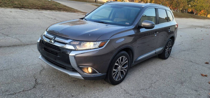 2017 Mitsubishi Outlander for sale at EXPRESS MOTORS in Grandview MO