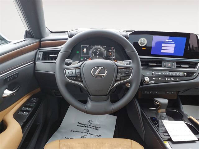 2025 Lexus ES 300h