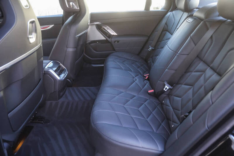 2025 BMW 7 Series 750e xDrive