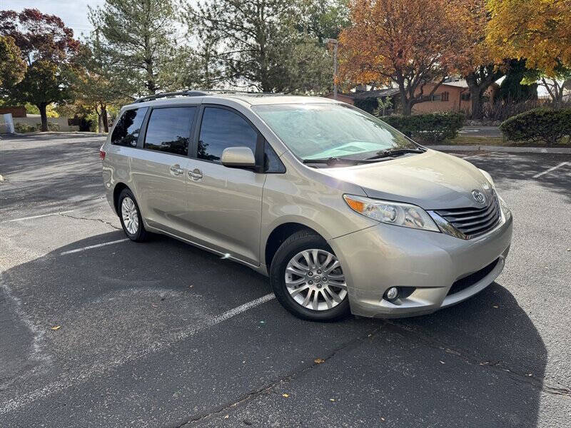 2015 Toyota Sienna XLE 8-Passenger
