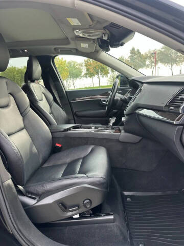 2017 Volvo XC90 T5 Momentum