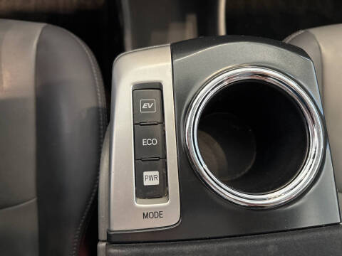 2014 Toyota Prius v Five