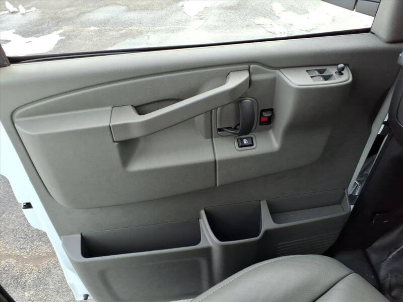 2025 Chevrolet Express 2500