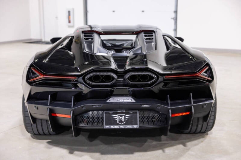 2025 Lamborghini Revuelto