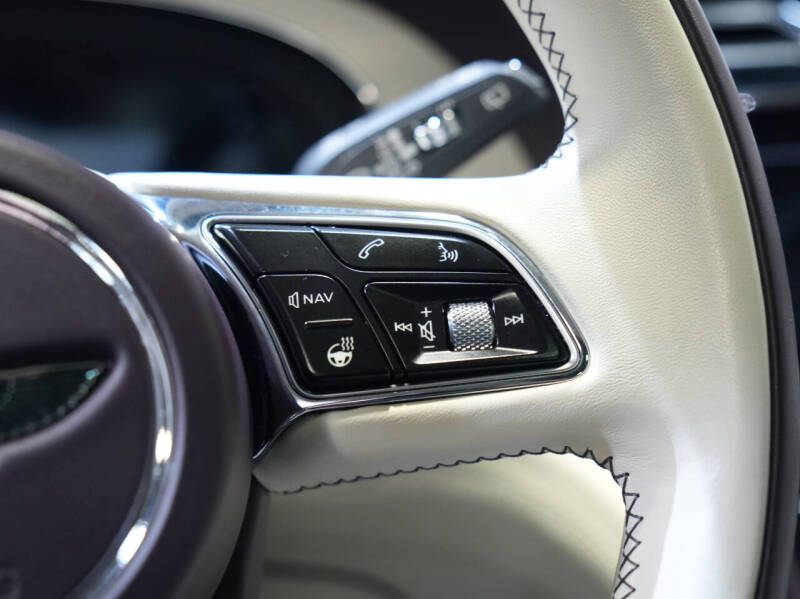 2023 Bentley Bentayga EWB