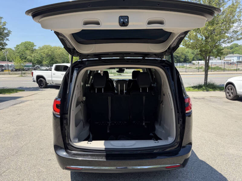 2022 Chrysler Pacifica Touring L