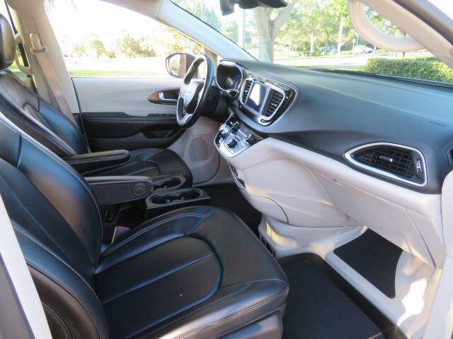 2021 Chrysler Voyager LXi