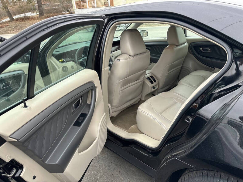 2011 Ford Taurus SEL