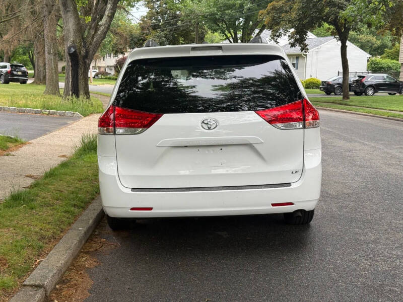 2011 Toyota Sienna LE 8-Passenger
