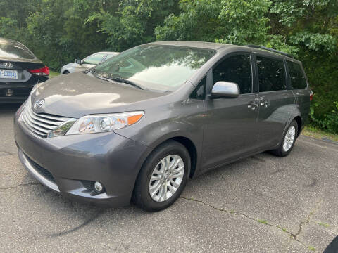 2017 Toyota Sienna XLE 7-Passenger Auto Access Seat