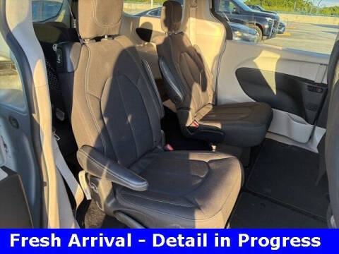 2022 Chrysler Voyager LX