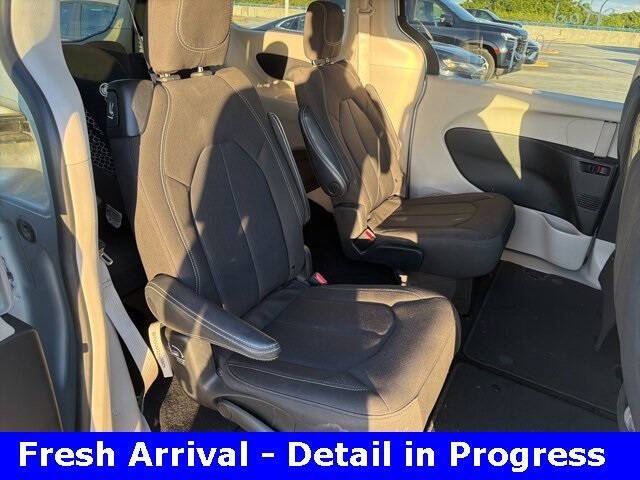 2022 Chrysler Voyager LX