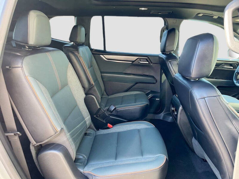 2025 GMC Acadia AT4