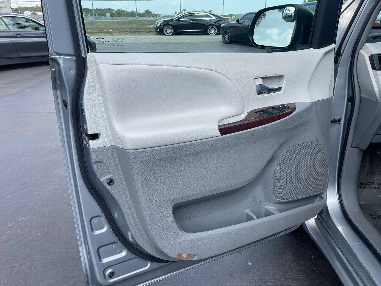 2013 Toyota Sienna  - $15,900