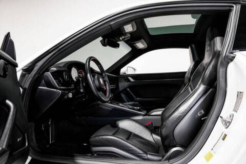 2020 Porsche 911 Carrera